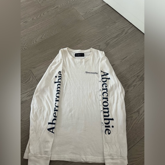 ABERCOMBIE LONG SLEEVE OVERSIZED - Picture 1 of 2